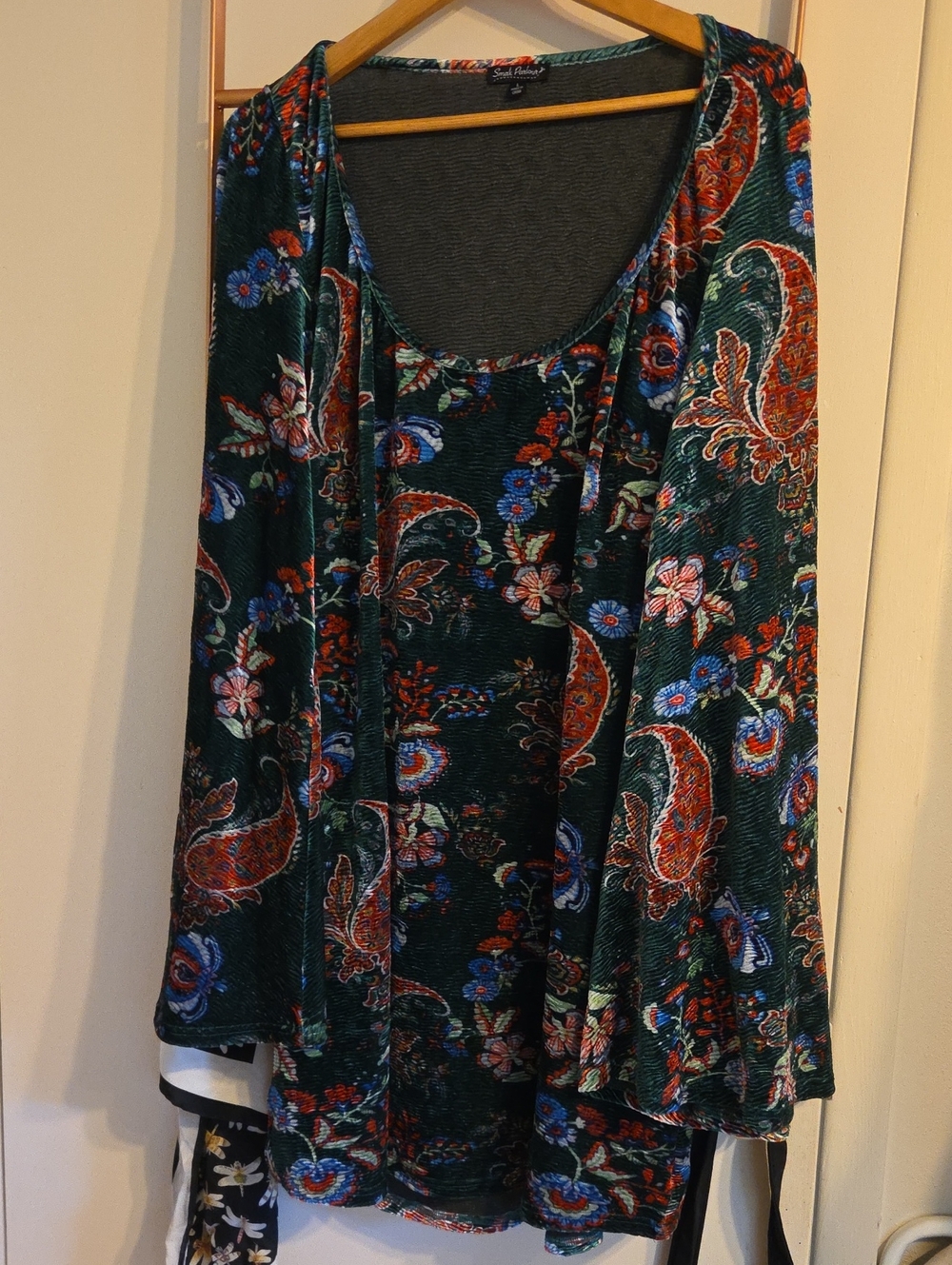 Smak Parlour Dark Green Floral Paisley Velvet Caftan Dress With Bell Sleeves